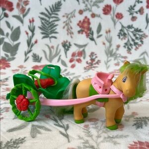 VINTAGE Strawberry Shortcake Maple Stirrup and the Oatsmobile playset Kenner 80s